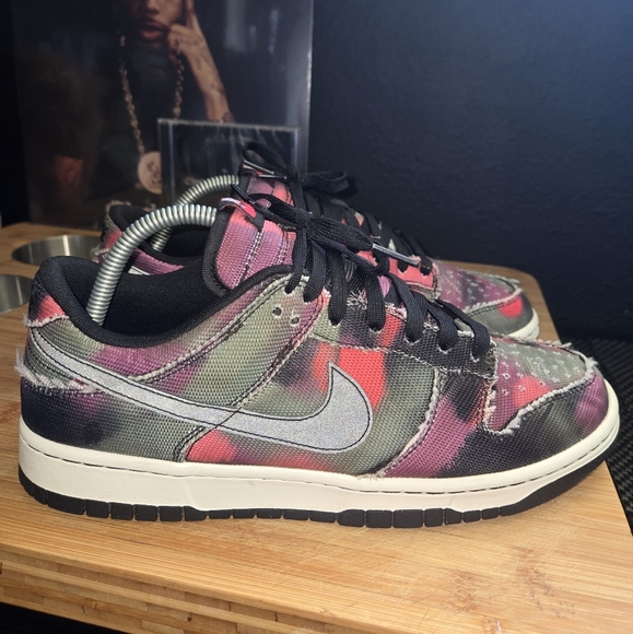 Nike Dunk Low Graffiti Pink Men's Size 9.5 - Picture 1 of 6